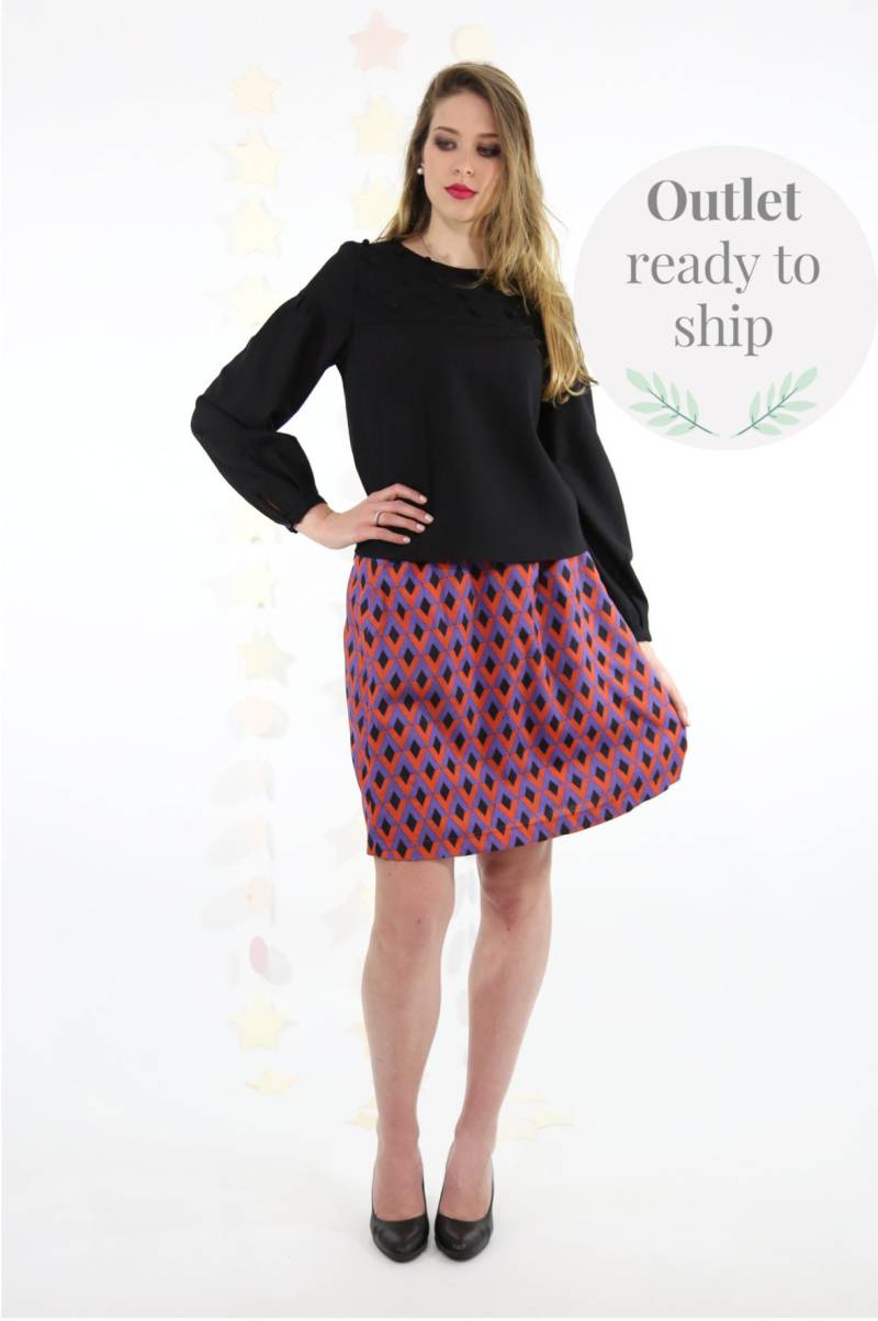 Schwarze Wollbluse Mit Bommel Und Puffärmel. Ein Moderner Klassiker, Alltags - Abendoutfit. Versandfertig in Den Größen L von Pochettecouture