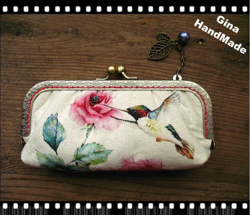 Pfingstrose & Kolibri Kiss Lock Geldbörse Handgemachte Clutch Geldbörse Pfingstrose & Kolibri Kiss Lock Geldbörse Handgemachte Clutch Geldbörse von PocketDance