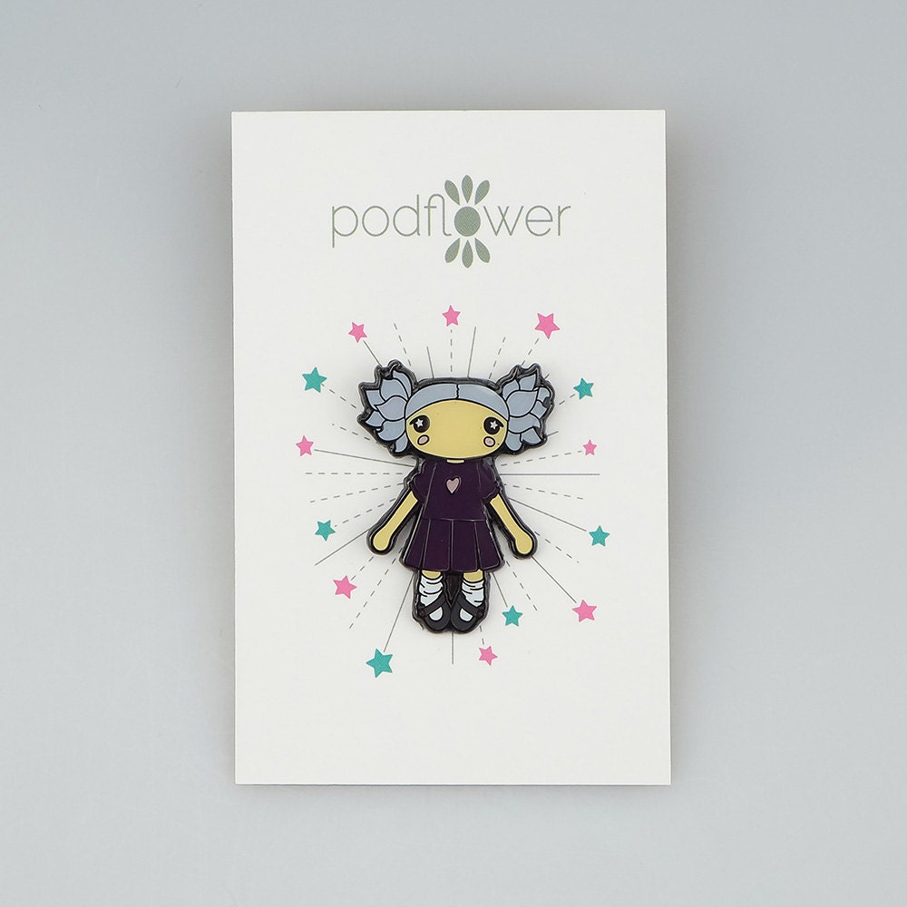 Kawaii Puppe Emaille Pin Kawaii Puppe Emaille Pin von PodflowerShop