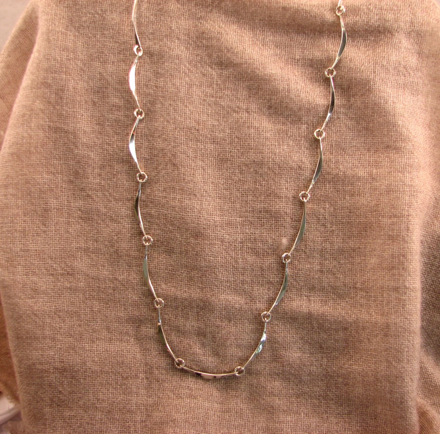 Faule Knochen Halskette Faule Knochen Halskette von PointReyesJeweler