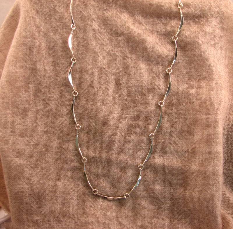 Faule Knochen Halskette Faule Knochen Halskette von PointReyesJeweler