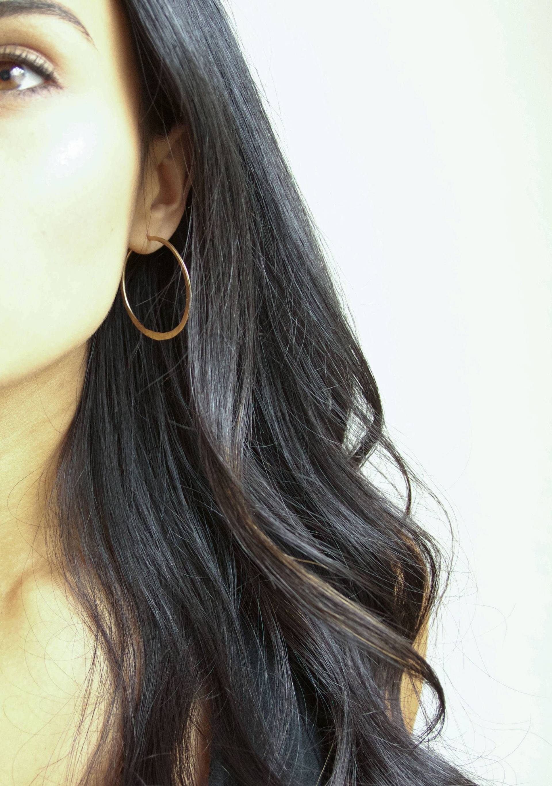 Gehämmert Gold Filled Hoop Ohrringe Gehämmert Gold Filled Hoop Ohrringe von PointReyesJeweler