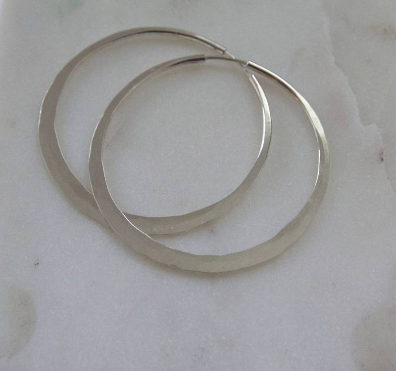 Gehämmert Sterling Silber Creolen Gehämmert Sterling Silber Creolen von PointReyesJeweler