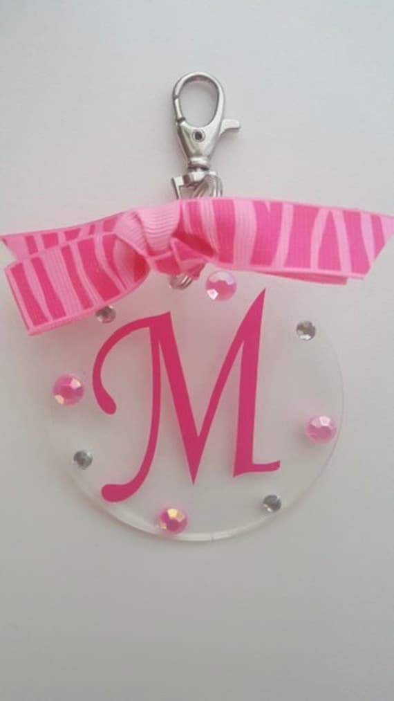 Personalisierter Dance/Cheer Schlüsselanhänger Initial Charm, Band Akzent Personalisierter Dance/Cheer Schlüsselanhänger Initial Charm, Band Akzent von PointeNFlex