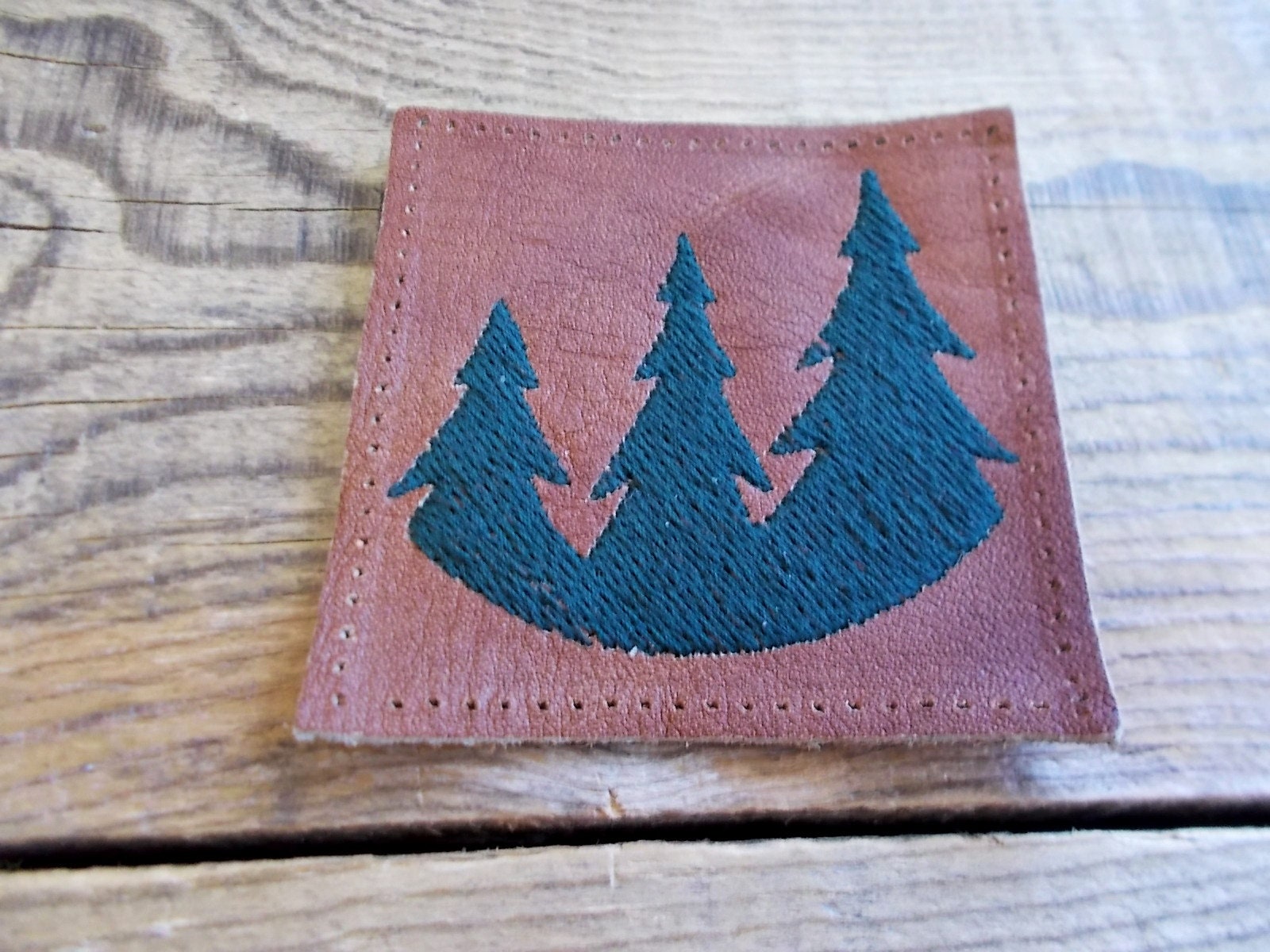 Gesticktes Waldleder-Aufnäher Bergbaum-Applikation von PointingUp