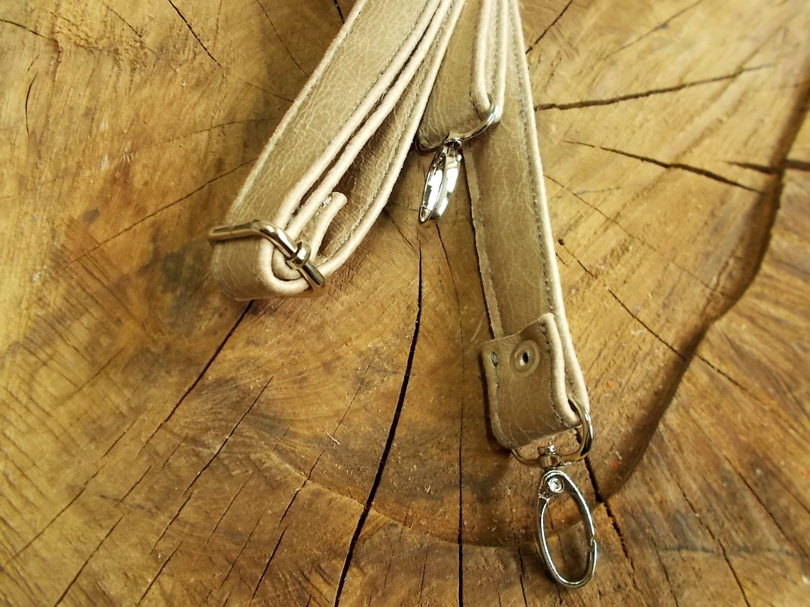 Verstellbarer Geldbörsenriemen Aus Veganem Leder Ersatz Für Eine Umhängetasche in Beige von PointingUp