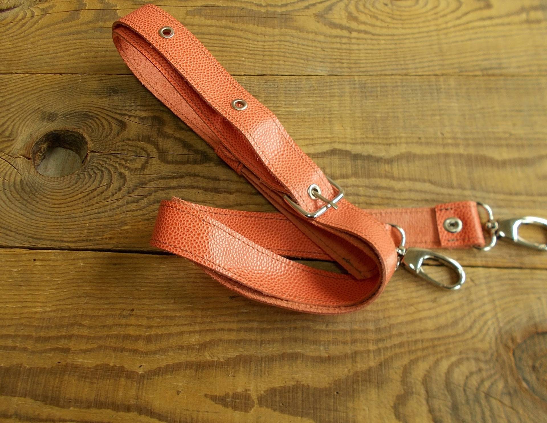 Lachsfarbener Saffiano Leder Taschenriemen Verstellbarer Langer Geldbörsenriemen von PointingUp