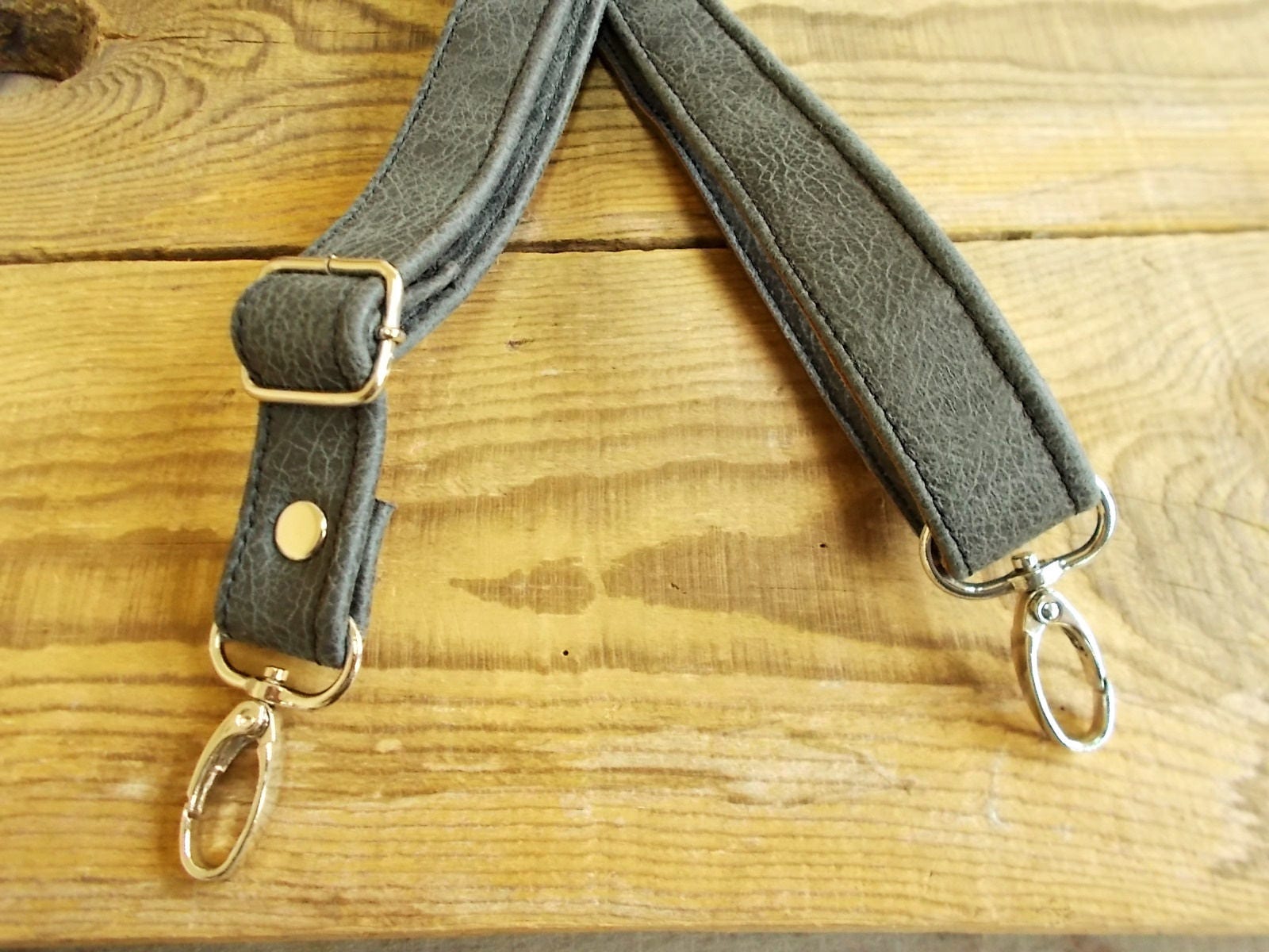 Verstellbarer Grauer Vegan Leder Crossbody Gurt 50" Ersatz Taschengurt von PointingUp