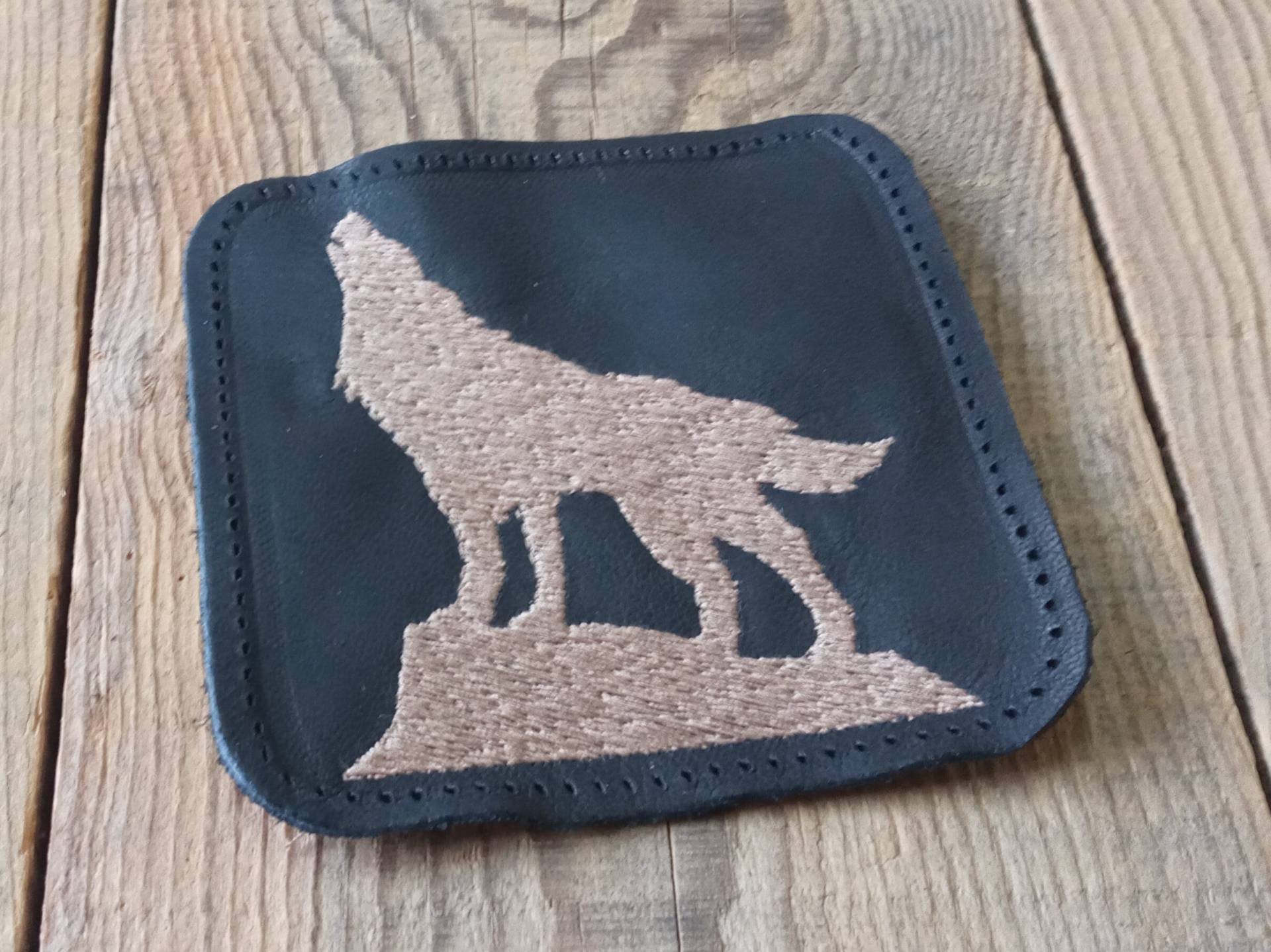 Wolfsleder Aufnäher, Hund, Jäger Patch, Stickerei, Animal Leder Aufnäher Rucksack, Echtleder, Accessoire, Geek, Schwarzes von PointingUp