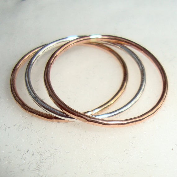 Dünner Stacker Ring -Gehämmert Gelb Oder Rose 10K 14K Massivgold,/20 Gold Gefüllt 925 Sterling Silber -Nach Maß in Den Usa Ethical von PointyPaws