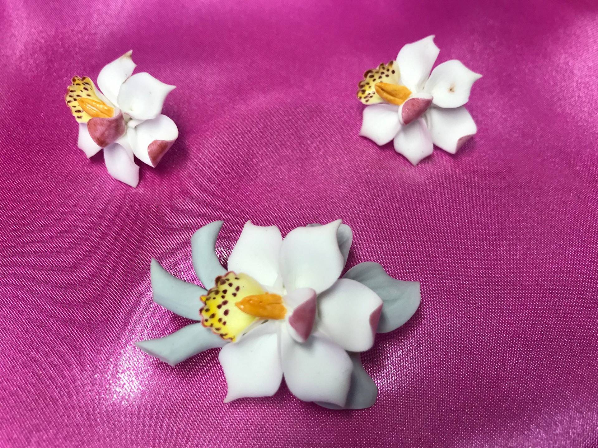 Unikat Vintage, Zartes Orchideen Blüten Set Bestehend Aus Ohrringen Und Brosche, Handgemacht von PokitaGifts