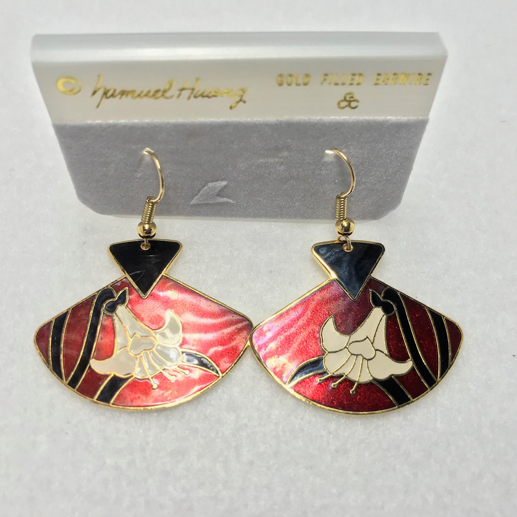 Vintage-Ohrschmuck in Weiß von PokitaGifts