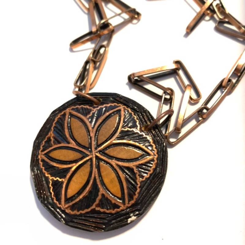 Kupferkette Mit Holzgeschnitztem Anhänger, 36 cm Lang von PokitaGifts