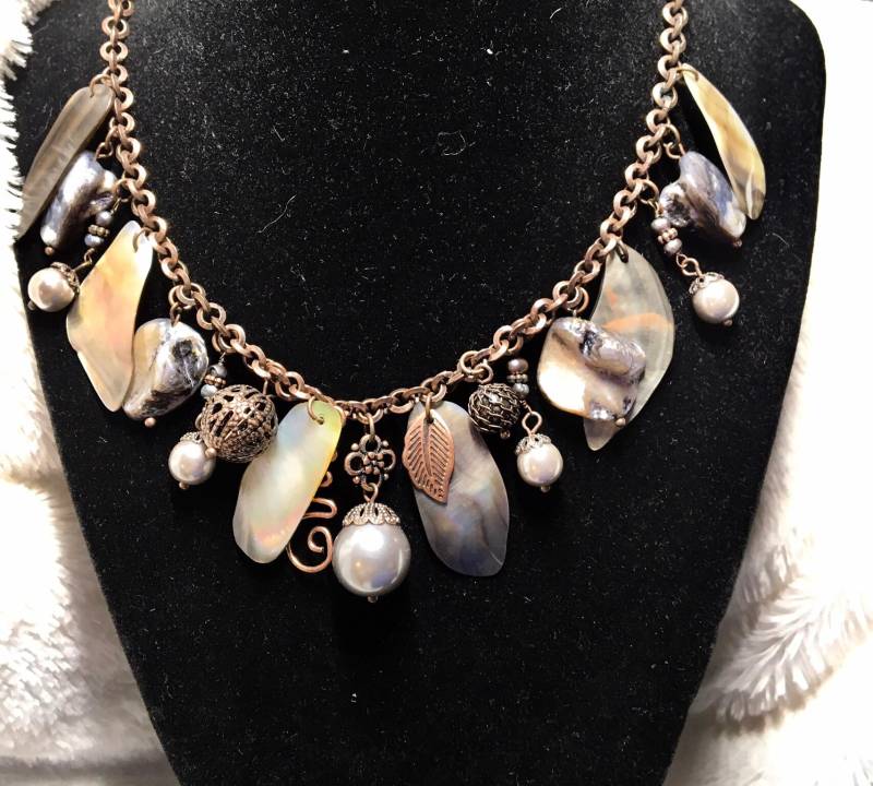 Lia Sophia Abalone Und Süßwasser Perlen Kette von PokitaGifts