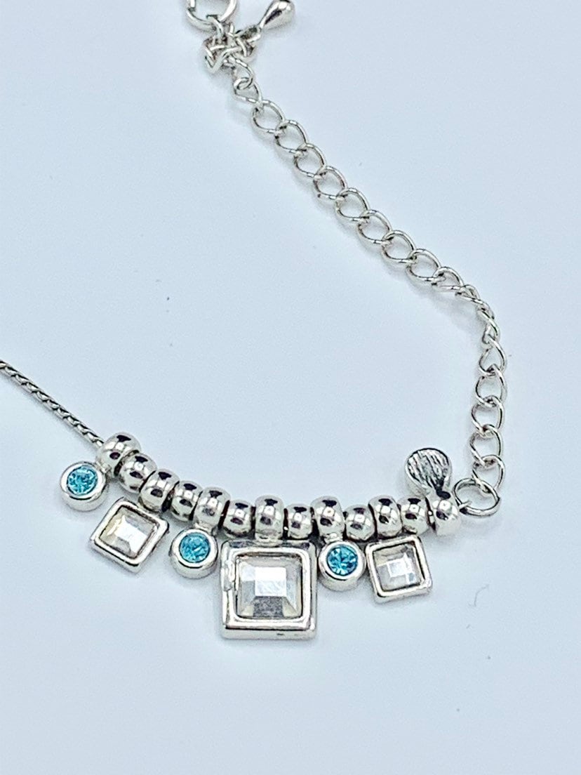 Lia Sophia Blaue Leichte Und Silberfarbene Halskette von PokitaGifts