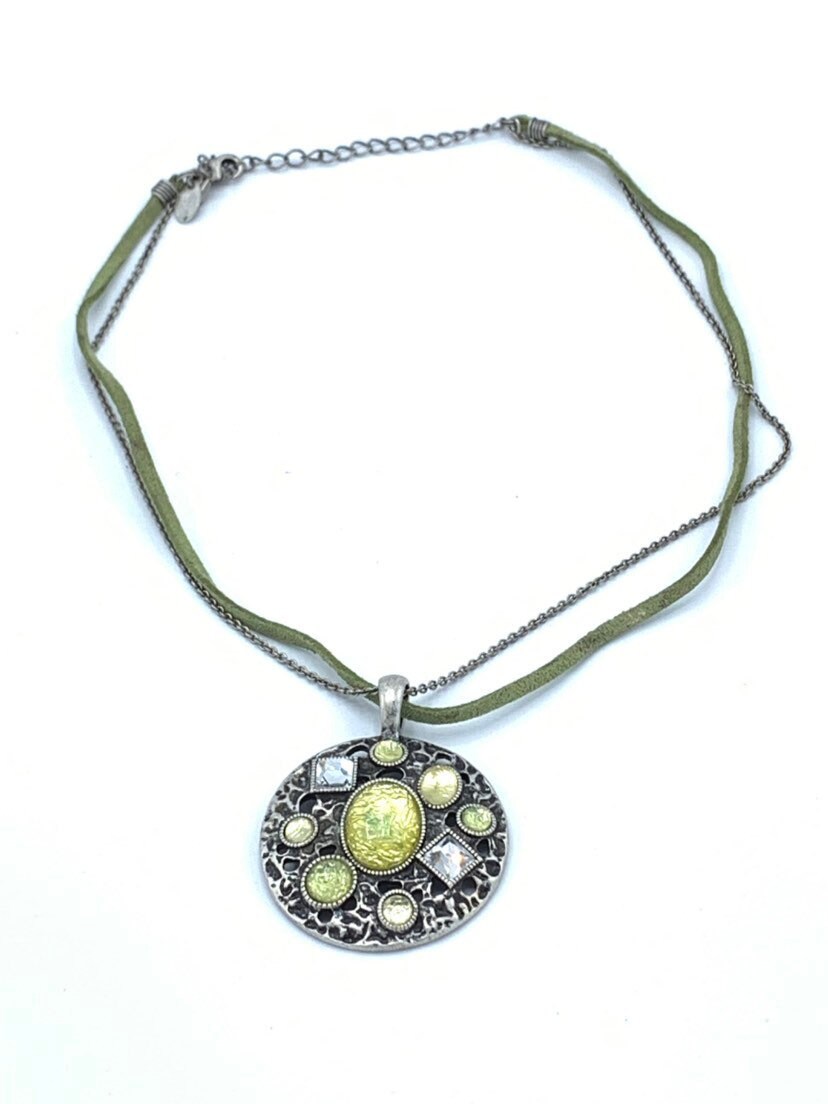 Lia Sophia Grüne Ton Halskette Mit Kristall Auf Dem Anhänger Oder Der Metallkette von PokitaGifts