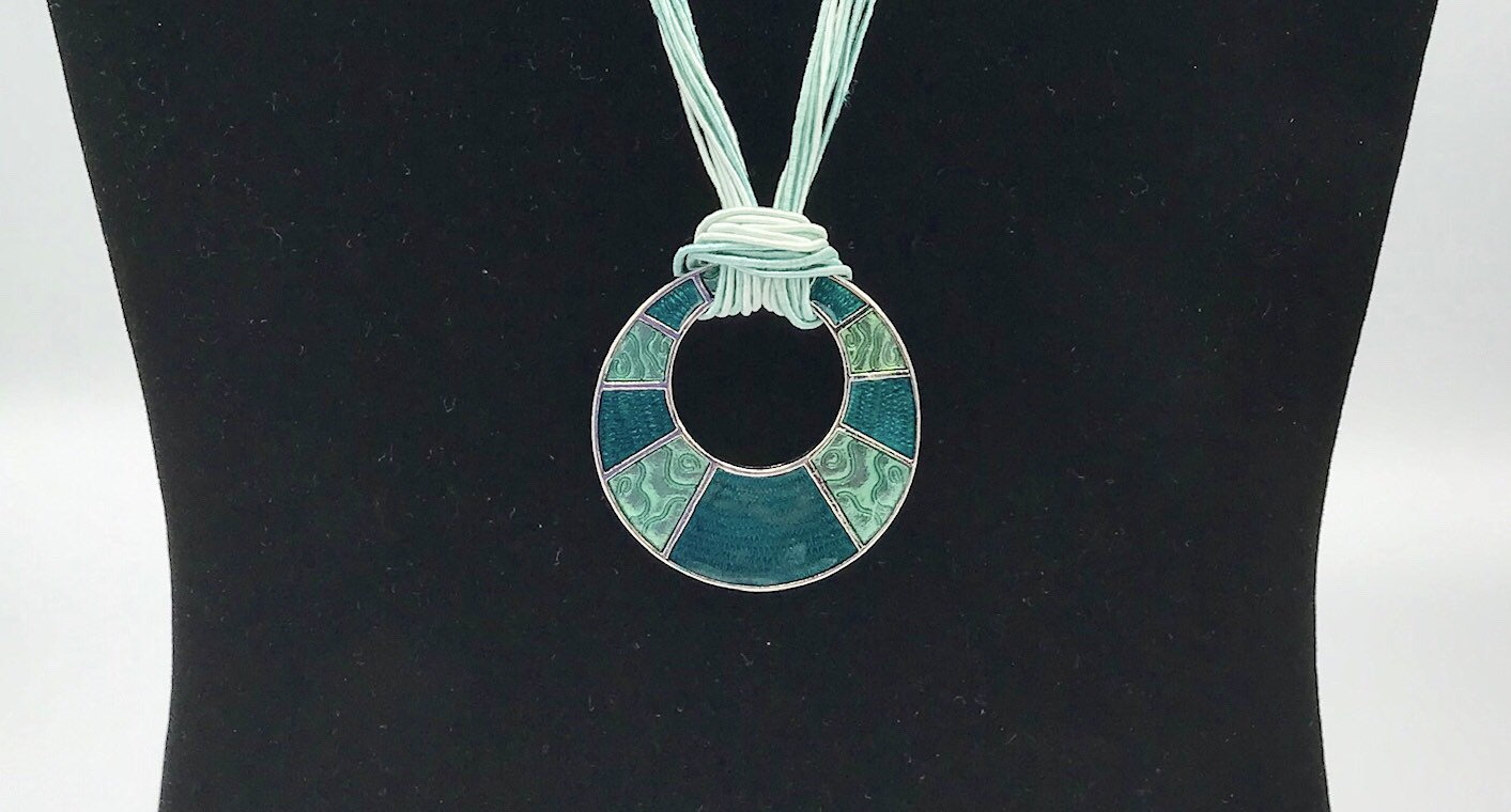 Lia Sophia Halskette Aus Grüner Emaille, Rund von PokitaGifts