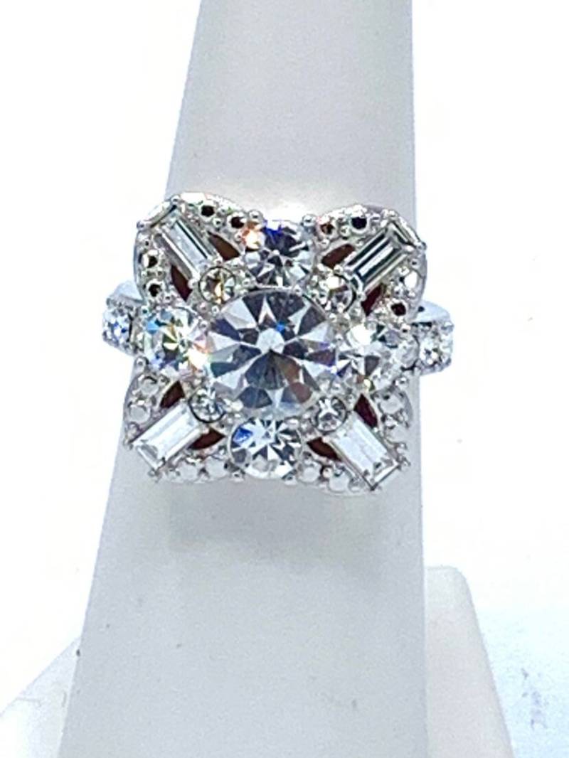 Lia Sophia Strassring, Größe 57 von PokitaGifts