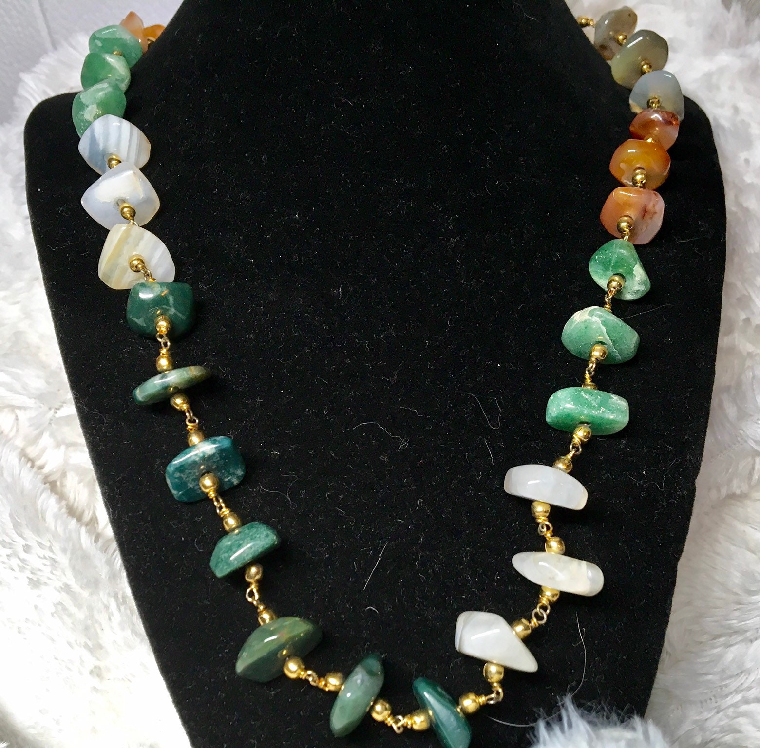 Vintage Mehrfarbige Hartgestein Halskette, Asiatisch. 15" Lang von PokitaGifts