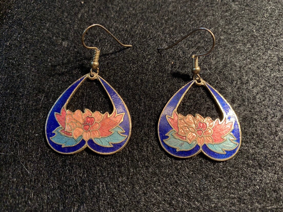 Vintage Cloisone Blauen Ton Mit Blumen Design Ohrringe von PokitaGifts