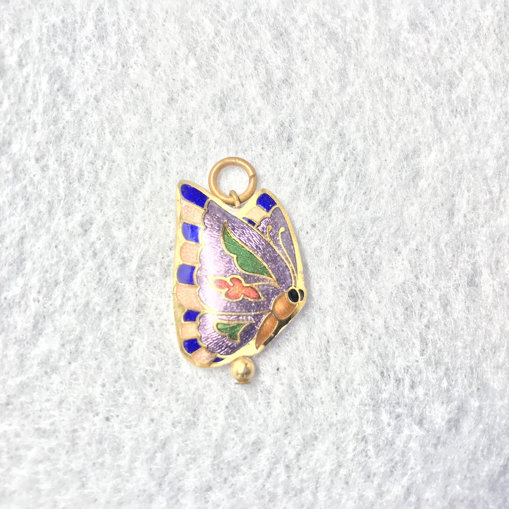 Vintage Cloisonne Lila Schmetterling Anhänger von PokitaGifts