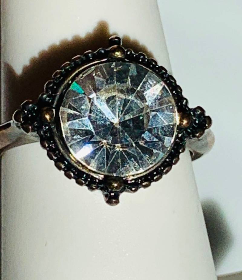 Vintage Messing Mit Kristall Ring, Unsigniert Größe 10 von PokitaGifts