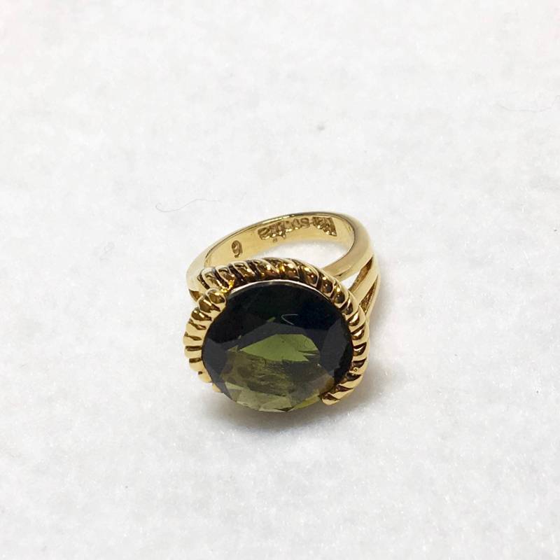 Wunderschöner Lia Sophia Ring in Grün Und Gold von PokitaGifts