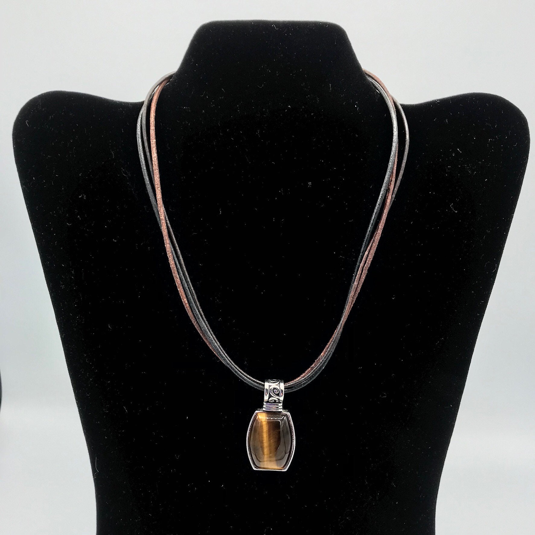 Wunderschönes Sammlerstück Und Vintage Tigerauge Halskette von PokitaGifts