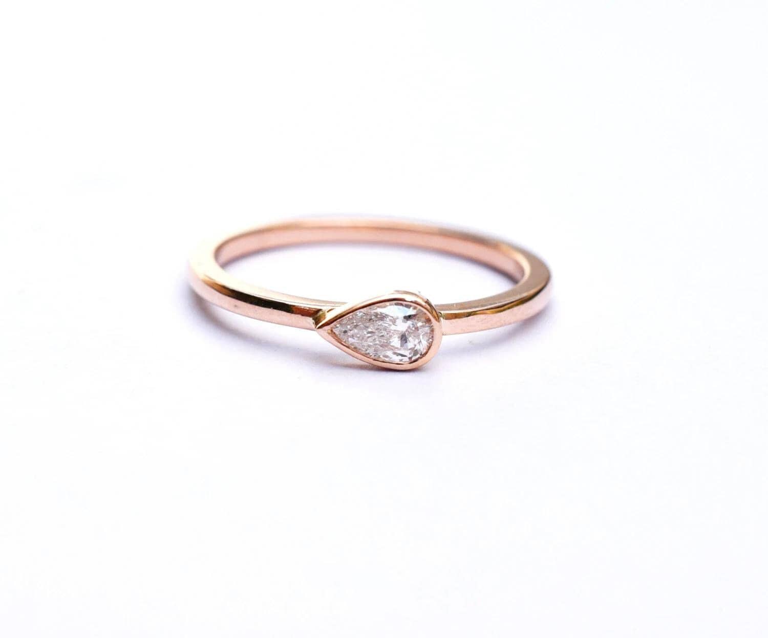 Diamantring Im Tropfenschliff 14K 18K Gold . 0.20Ctw Diamant Solitär Verlobungsring. Stacking Ring Horizontale Lünette Set Rose Gelb Weiß von Polamai