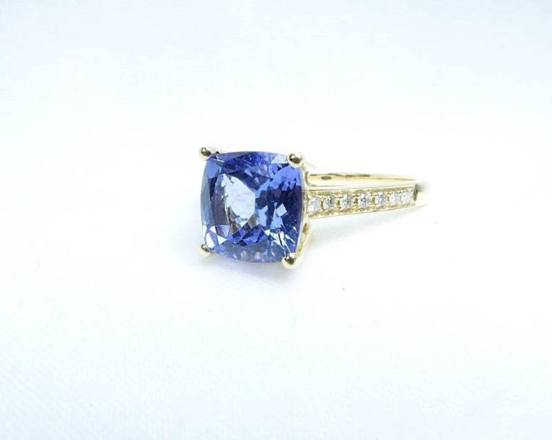 Natürliche Tansanit Verlobungsring. 1.69 Ctw Kissenschliff Mit Diamanten Massiv Gelb Rose Weiß 14K 18K Gold . Band von Polamai