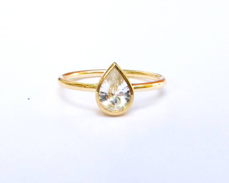 Natürliche Weiße Topas-Birne-Ring. 14K 18K Massivgold. Bezel Set Zusteckring. 7 Mm Tropfen Verlobungsring . April Birthstone Geschenk Für Sie von Polamai