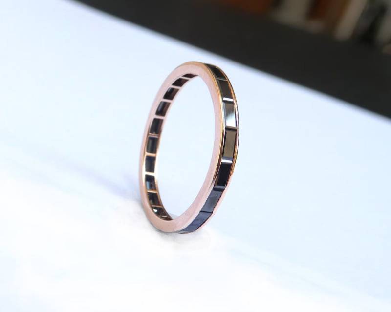 Schwarzer Diamant Eternity Ring. Invisible Channel Setting. Ehering . Massives Gelb Rose Weiß Gold Platin. Polama von Polamai
