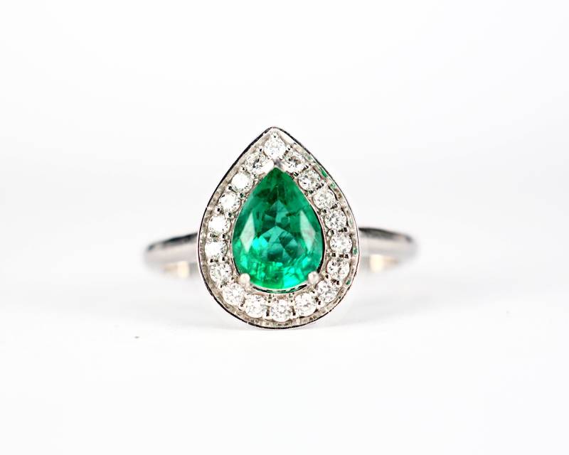 Smaragd Verlobungsring. Im Pear Cut Mit Diamant Halo Top Grade Mined . Gelb Weiß Rose Gold Platin 950 von Polamai