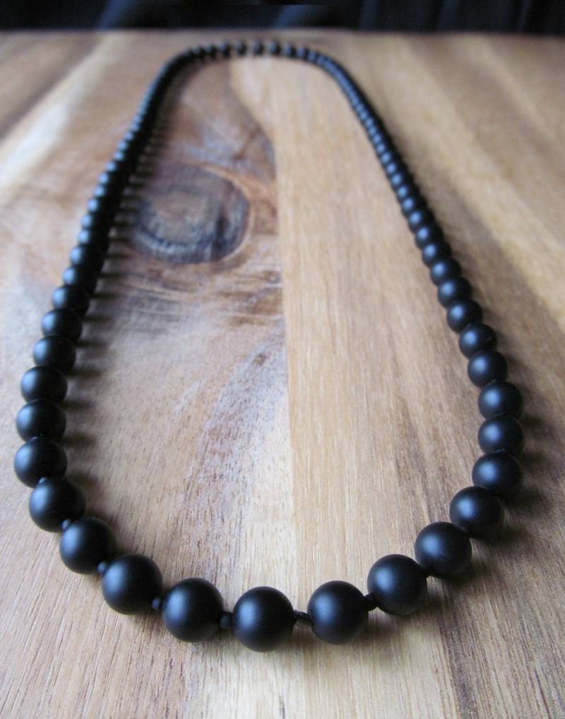 Matte Black Onyx Halskette Für Männer Langer Perlenedelstein von PolarisDesignStudio