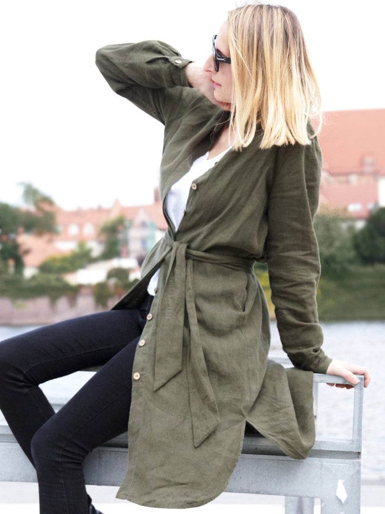 Gewaschener Leinen Trenchcoat Lange, Leichte Jacke Mit Gürtel von Polempolen