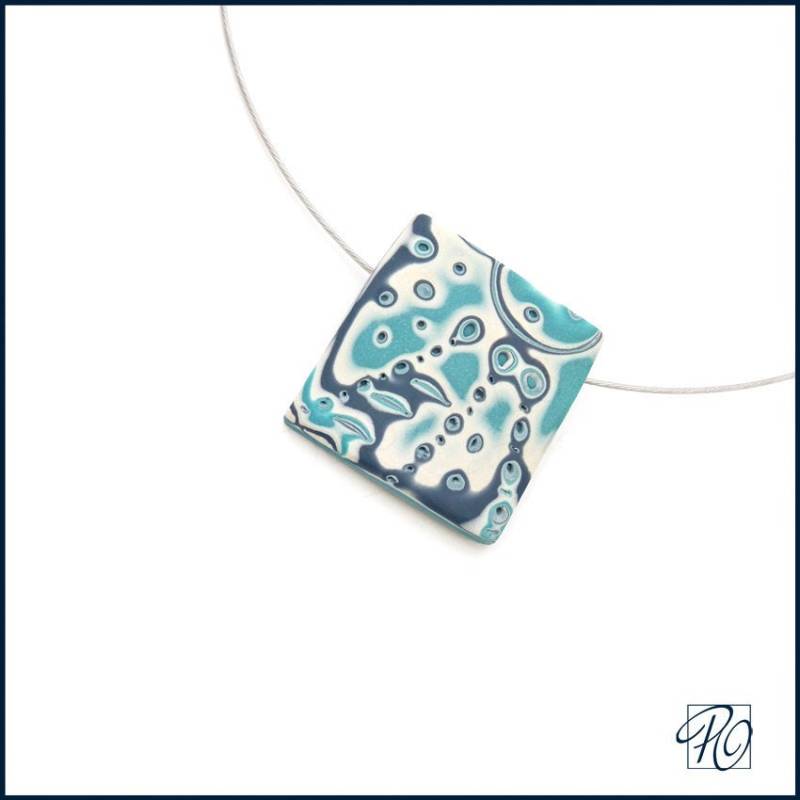 Blaue Halskette Mit Anhänger Aus Polymer Clay Moderne Kunst Zum Tragen von PolganiStudio