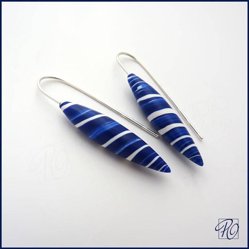 Baumeln Ohrringe Blau Weiß Polymer Clay Schmuck Sterling Silber von PolganiStudio