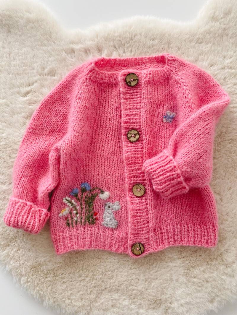 Handgestrickte Baby Alpaka Strickjacke, Blumenstickerei, 9 Monate von PolinaCozyKnits