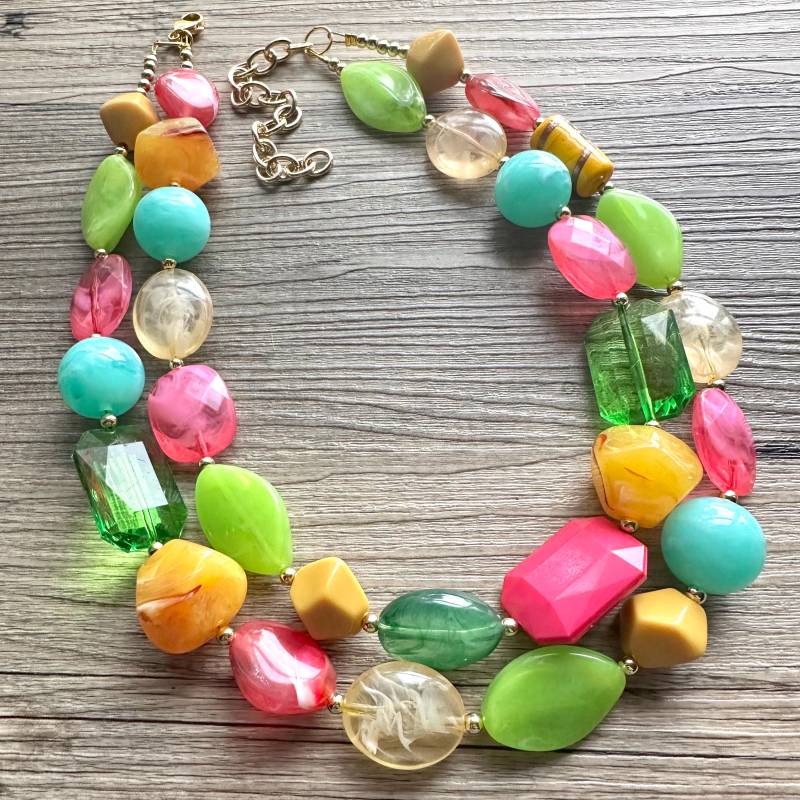 Bora Beach Statement-Halskette, Perlen-Halskette, Mintgrüne Lätzchen-Halskette, Türkisblauer Ringelblumen-Brautjungfer-Chunk von PolkaDotDrawer