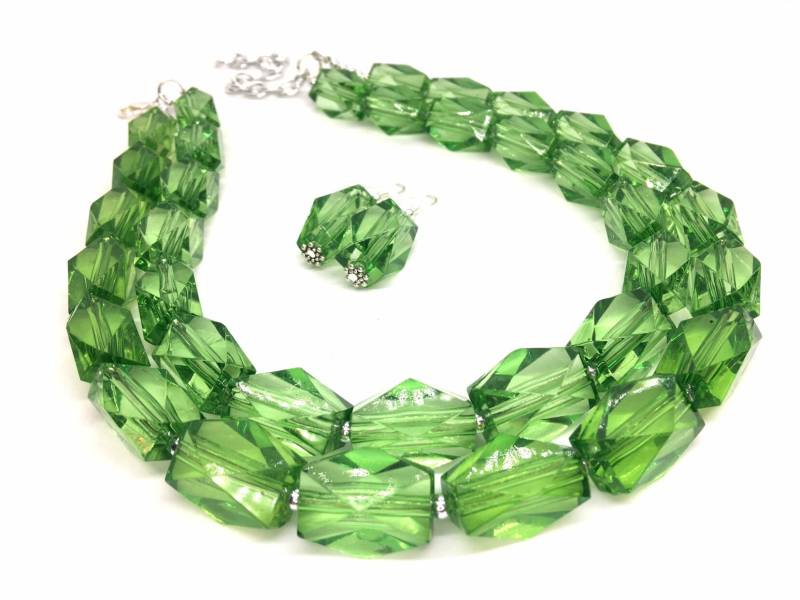 Dunkelgrüne Große Perlen Doppelstrang Halskette, Grüner Perlenschmuck, Brautjungfer Weihnachtsschmuck von PolkaDotDrawer