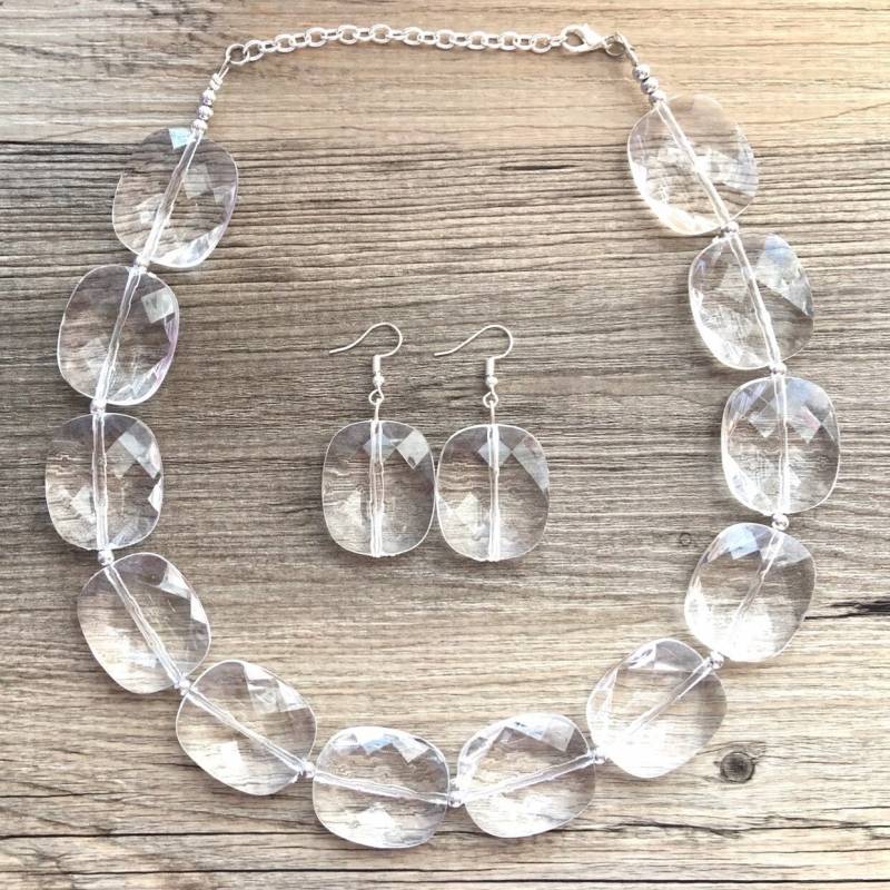 Ein Strang Klar Kristall Statement Halskette, Lätzchen Alltägliche Perlen Brautjungfer Durchscheinende Halskette von PolkaDotDrawer