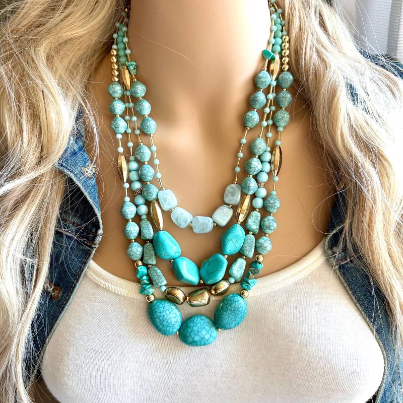 Elsa Licht Blaue Gala Halskette, 4-Strang Schmuck, Hochzeit Chunky Statement Baby Blauer Vintage Perlenschmuck von PolkaDotDrawer