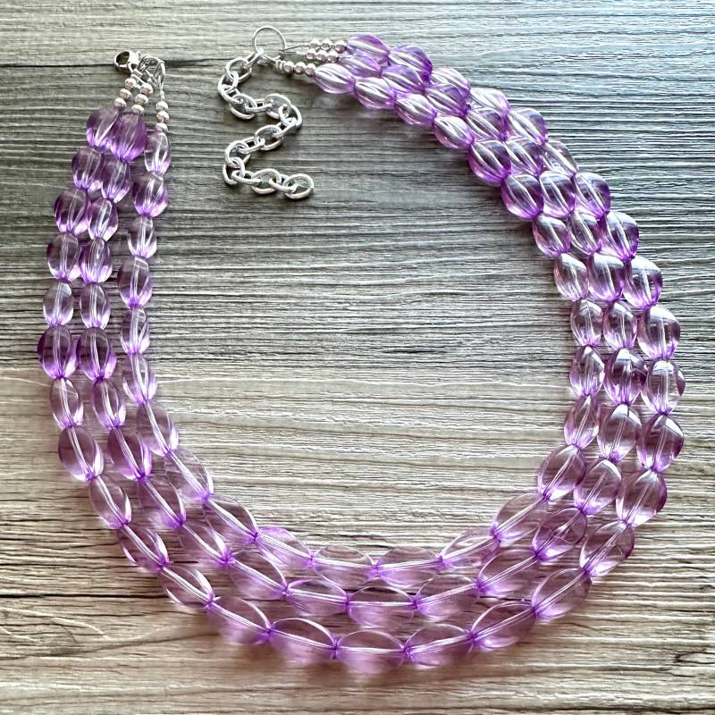 First Date Lavendel Statement Halskette, Dreifach Strang Perlen Schmuck, Hell Lila Schmuck Chunky Halskette von PolkaDotDrawer
