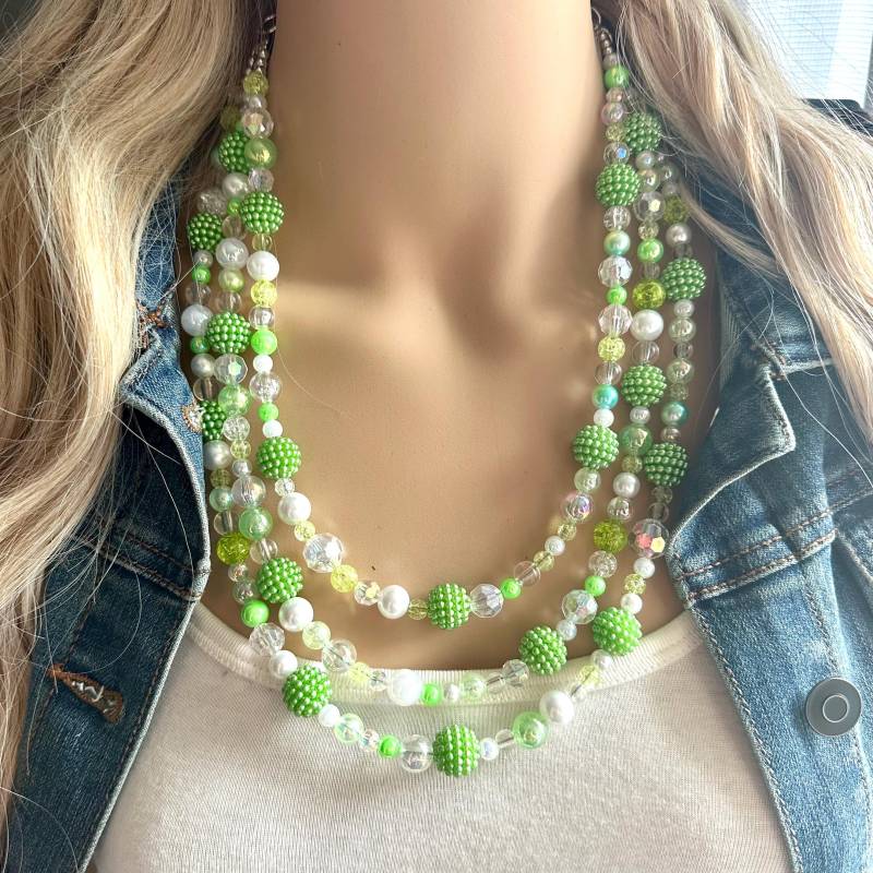 Fizzy Lime Green Soda Statement Halskette, Limette Schmuck, 3-Strangige Chunky Halskette, Hellgrün Und Weiße Blase Perlen Harz Perle von PolkaDotDrawer
