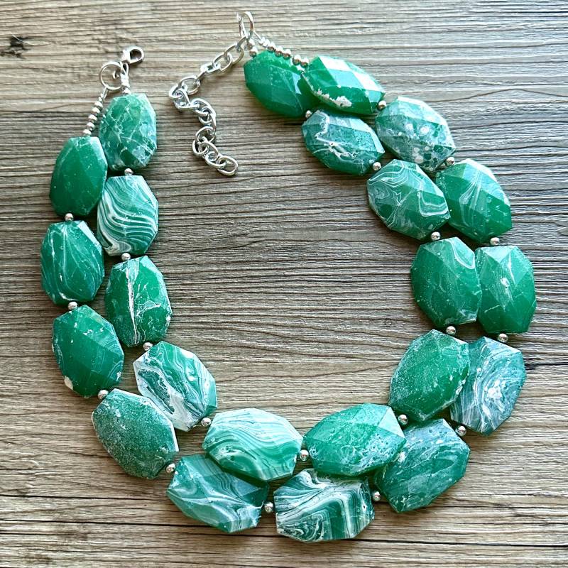 Große Perlenkette, Doppelstrang, Grün-Weiße Perlen, Handbemalte Lätzchen-Perlen, Brautjungfer, Geschenke von PolkaDotDrawer