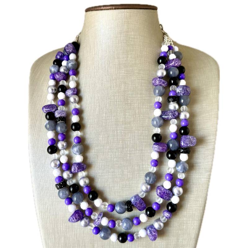 Lila Schwarz Weiß & Grau Chunky Statement Halskette, 3 Strang Perlen Schmuck Ohrring Set, Lila Glas Bunt Bib Stein Bommeln von PolkaDotDrawer