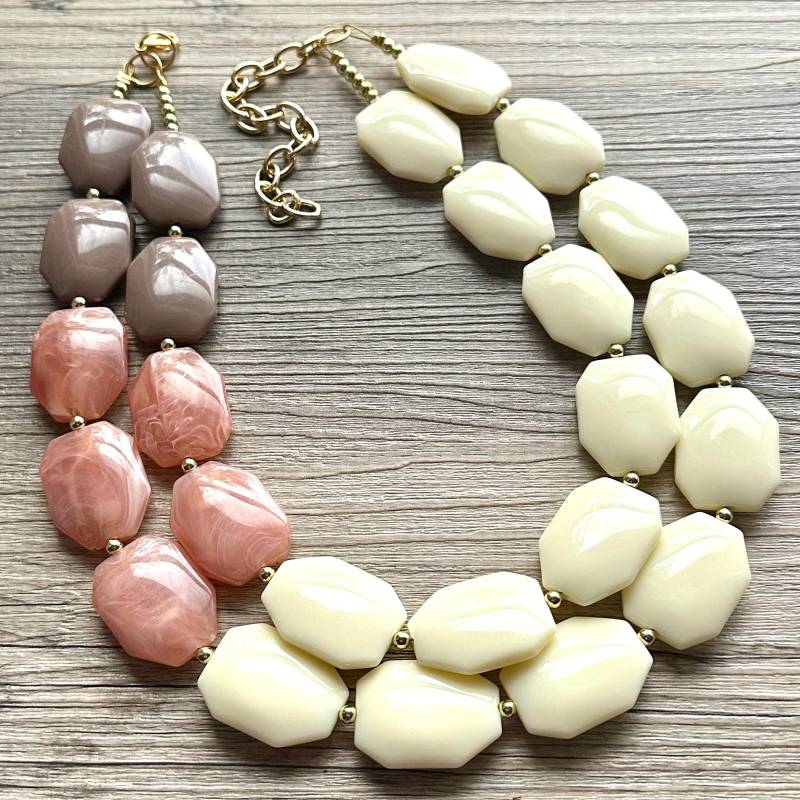 Neutral Dream Große Perlenkette, Multi Strang Statement Schmuck, Creme Chunky Lätzchen, Brautjungfer Halskette, Eischale Perlen Braun Champagner von PolkaDotDrawer