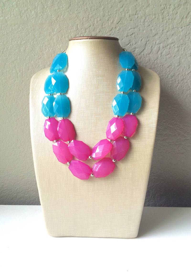 Pink Und Blau Double-Layer Statement Halskette Mit Silbernen Akzenten - Lätzchen Unisex Schmuck Farbblock von PolkaDotDrawer