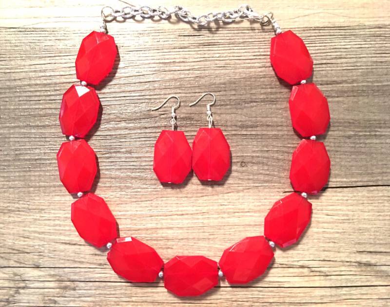Rot Große Perlen Halskette, Roter Schmuck, Rote Brautjungfer Halskettenschmuck, Ohrringe von PolkaDotDrawer