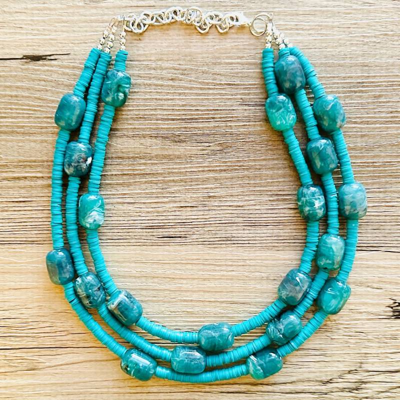 Smaragd Grüne Halskette, Klobige 3 Strang Halskette Perlen Schmuck Colorblock Smaragd Grüne Halskette, Klobige 3 Strang Halskette Perlen Schmuck Colorblock von PolkaDotDrawer